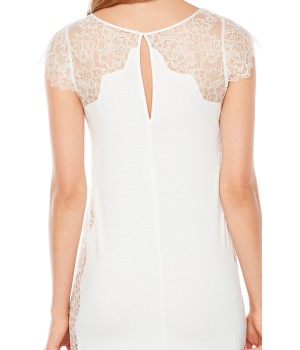 Camisón corto micromodal mujer cerca del tejido